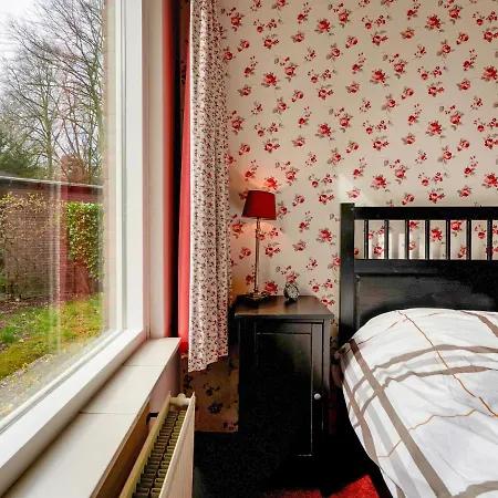 Garden View Bungalow In Nassau With Pool Holiday home *